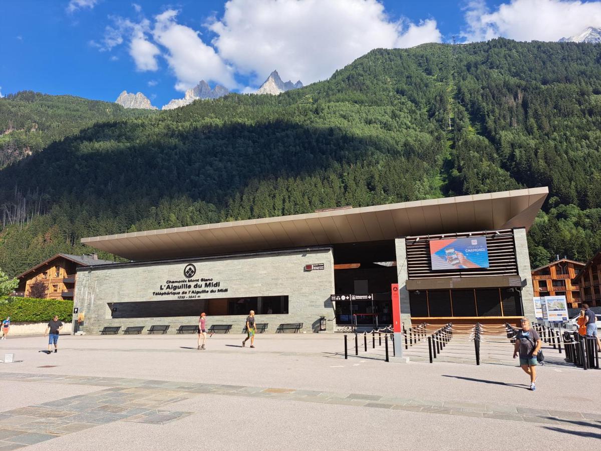 Vue Montblanc Magique En Centre-Ville Avec Parking Chamonix Exterior foto